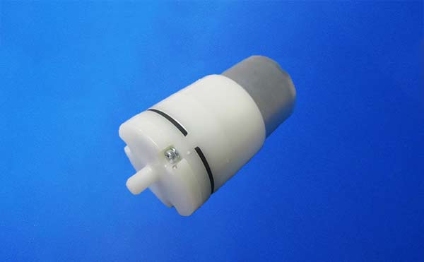 微型電動(dòng)充氣泵PYP310側(cè)面